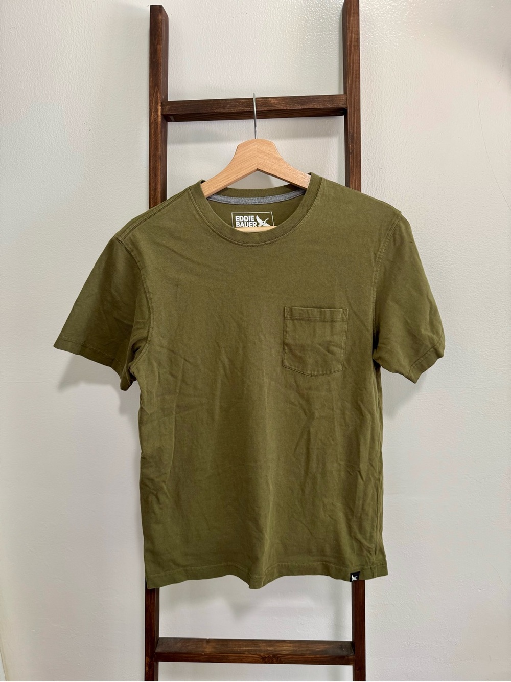 Eddie Bauer Short-Sleeve Crew Neck Pocket Tee in Olive